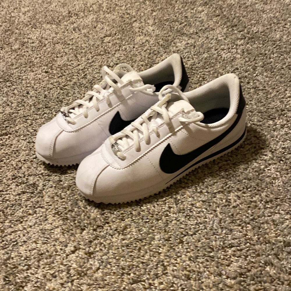 NWOT Nike sneakers. Youth 5. Never worn